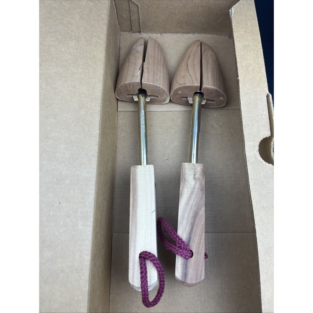 Women's Cedar Shoe Trees Split Toe Size Small Adjustable Wood Shoe Stretchers